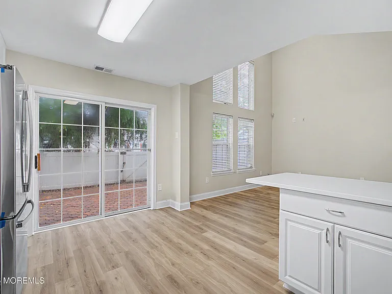 77 Picket Pl — Photo 13