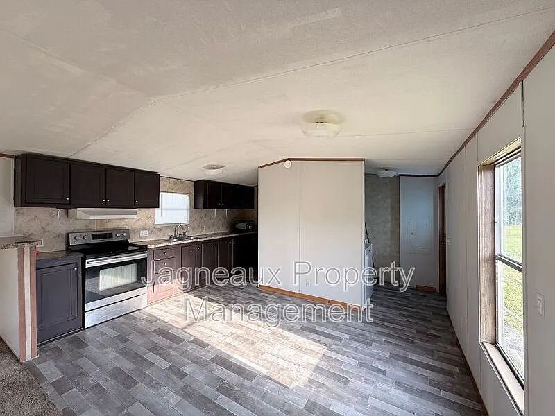3 bed, 2.0 bath, 1280 sqft, $1,200 — Photo 3