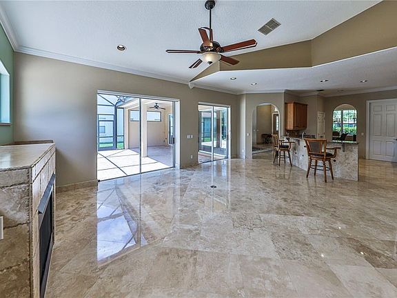 5th image of 943 Brightwater Cir
