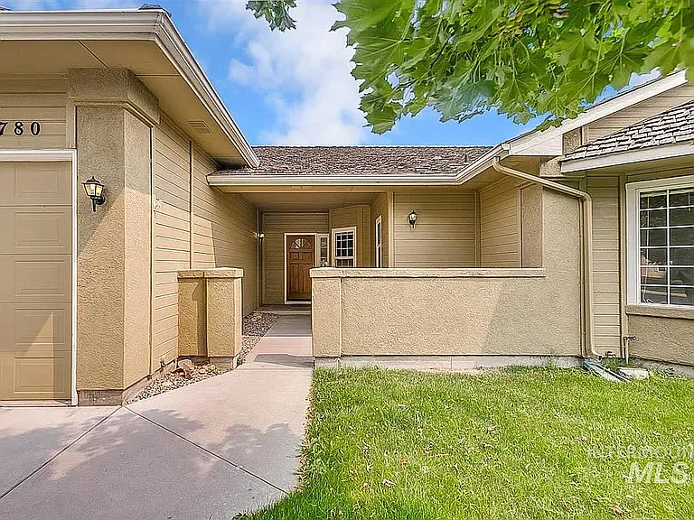 3 bed, 1644 sqft, $2,600 — Photo 3