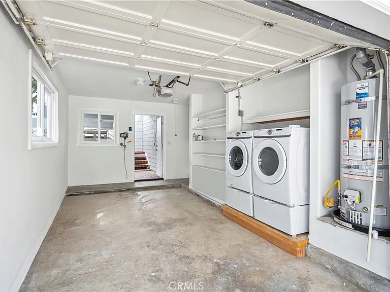 439 1/2 Carnation Ave — Photo 17