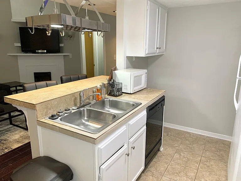 4822 Chastain Dr — Photo 3