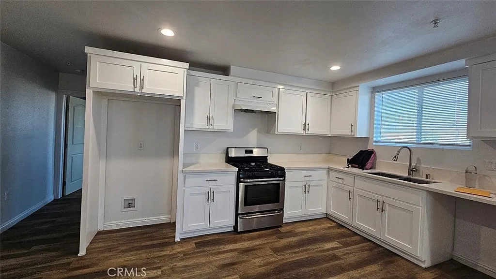 5 bed, 2302 sqft, $3,900 — Photo 2