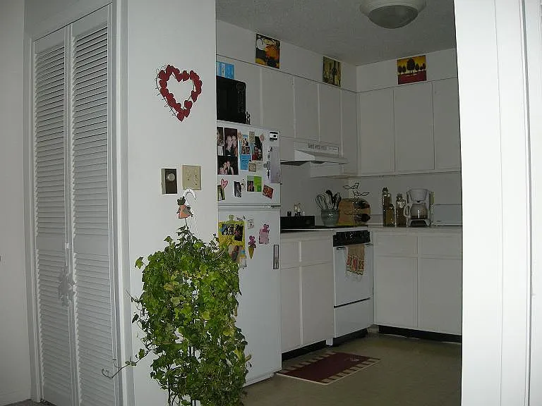328 College St — Photo 30