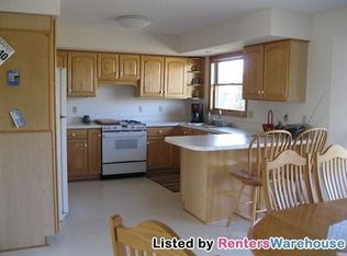 31235 Peninsula Ave, Lindstrom, MN 55045