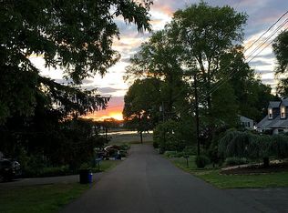 26 Montgomery Pkwy, Branford, CT 06405