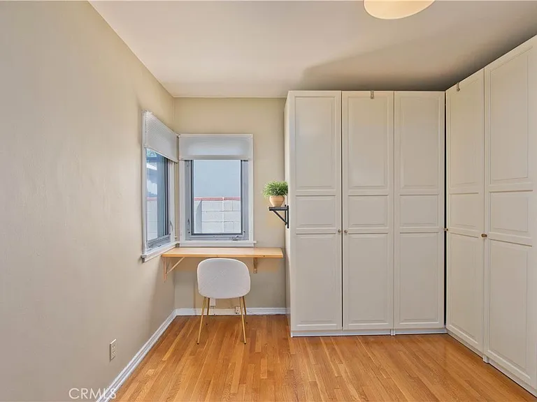 2121 N Screenland Dr — Photo 16