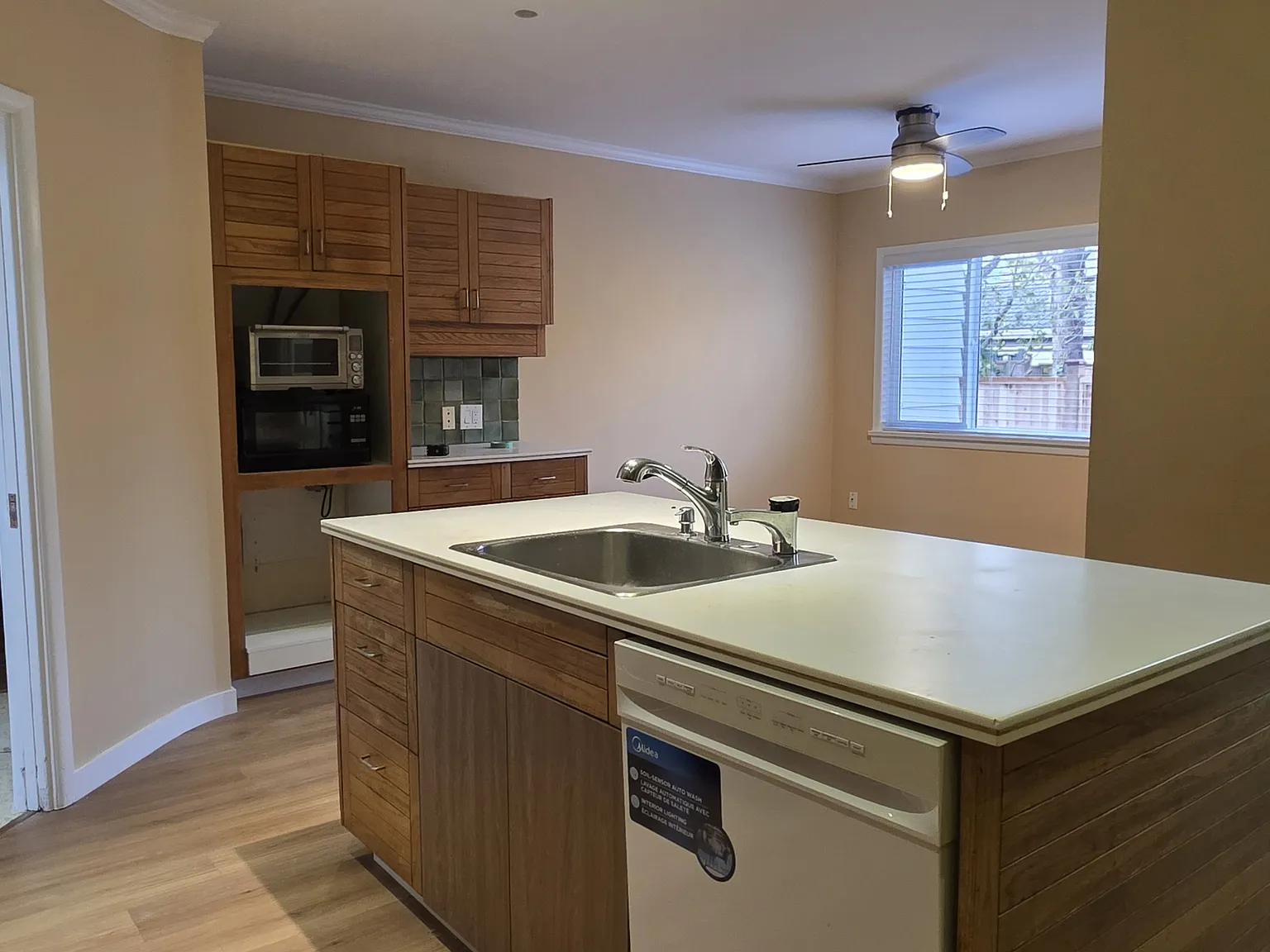 6 bed, 3.5 bath, 3416 sqft, $6,500 — Photo 4