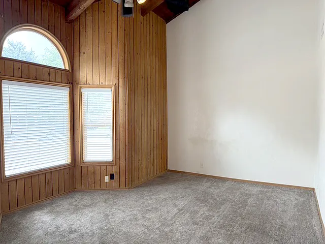5 bed, 2000 sqft, $2,200 — Photo 4