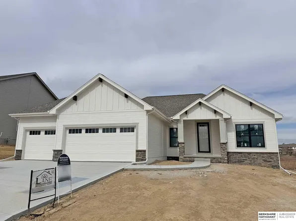 16552 Wirt St, Omaha, NE 68116