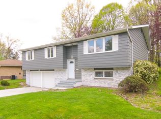 1064 E Dartmoor Ave, Seven Hills, OH