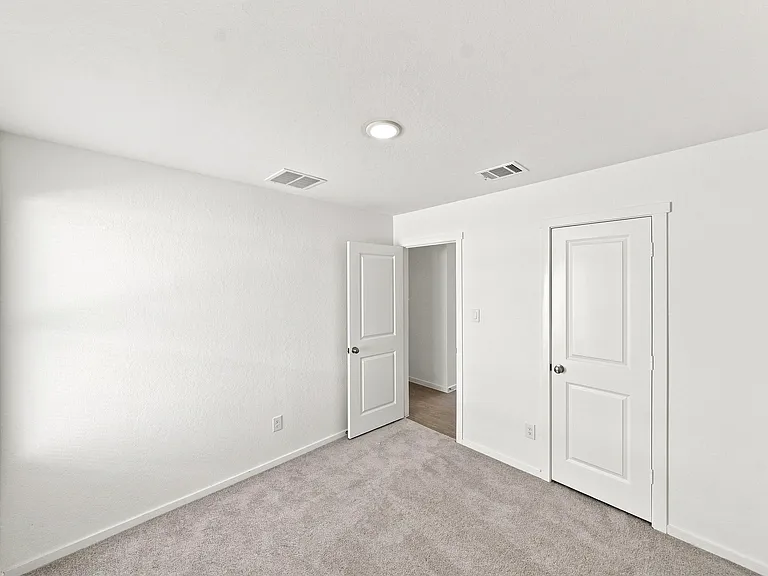 271 Zyra Ave — Photo 26