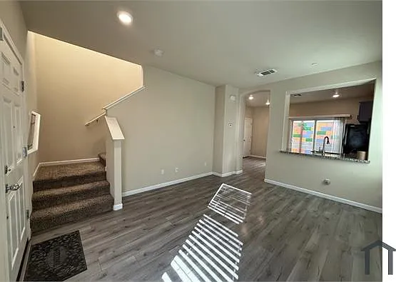 3 bed, 1214 sqft, $2,550 — Photo 1