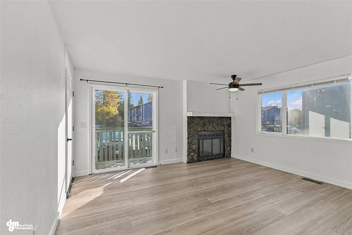2 bed, 900 sqft, $1,650 — Photo 2