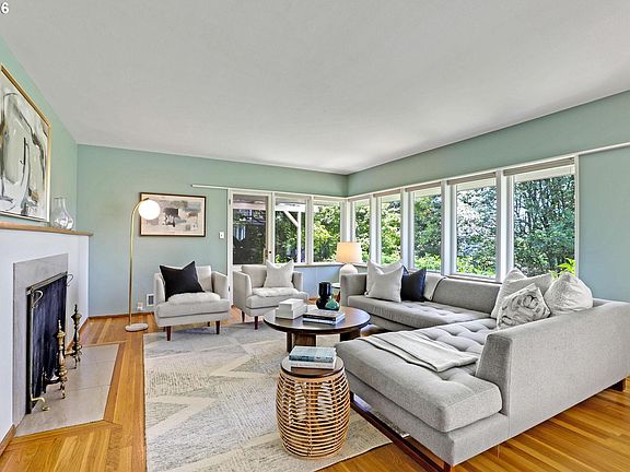 3rd image of 434 NW Hermosa Blvd