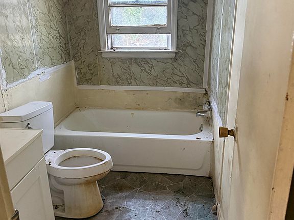 4th image of 1304 Nazareth Rd