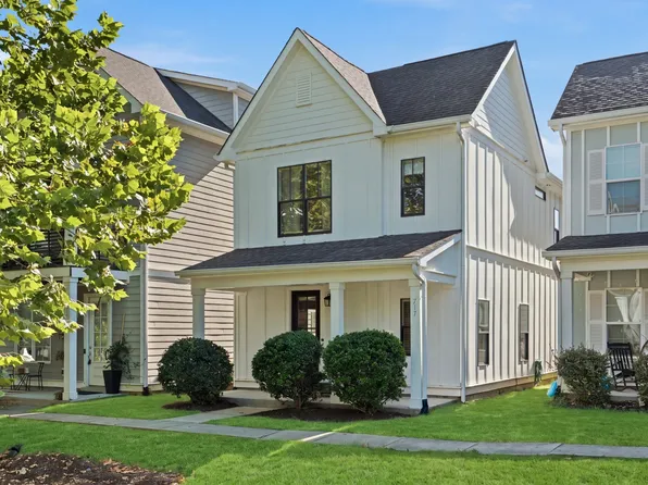 717 Cottage Park Dr, Nashville, TN 37207