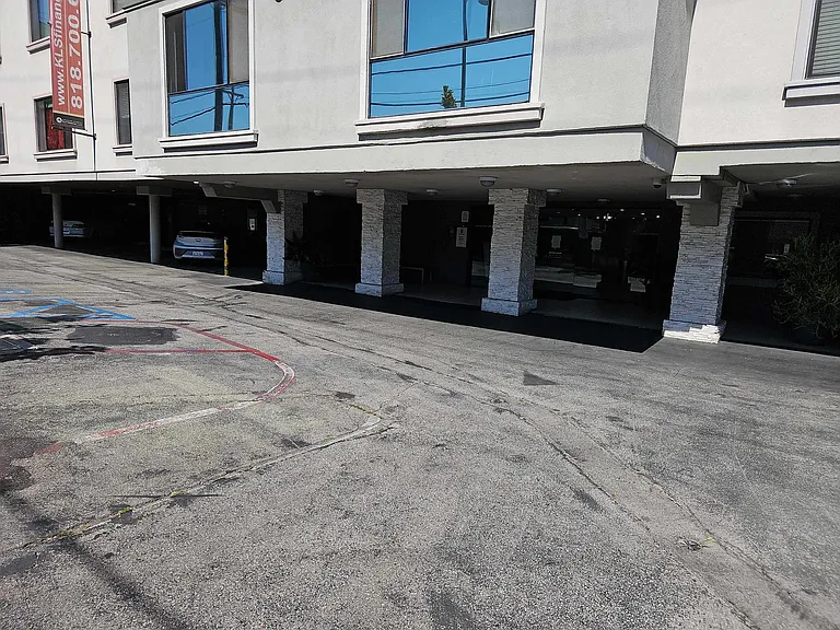 De Soto Ave — Photo 3