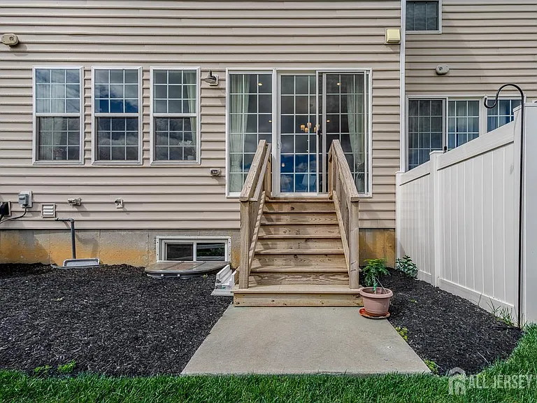 3305 Charleston Dr — Photo 26