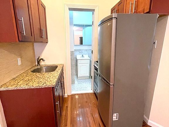 3rd image of 148 W 17th St APT 5D