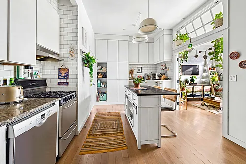 31 Conselyea St #1F Photo 1