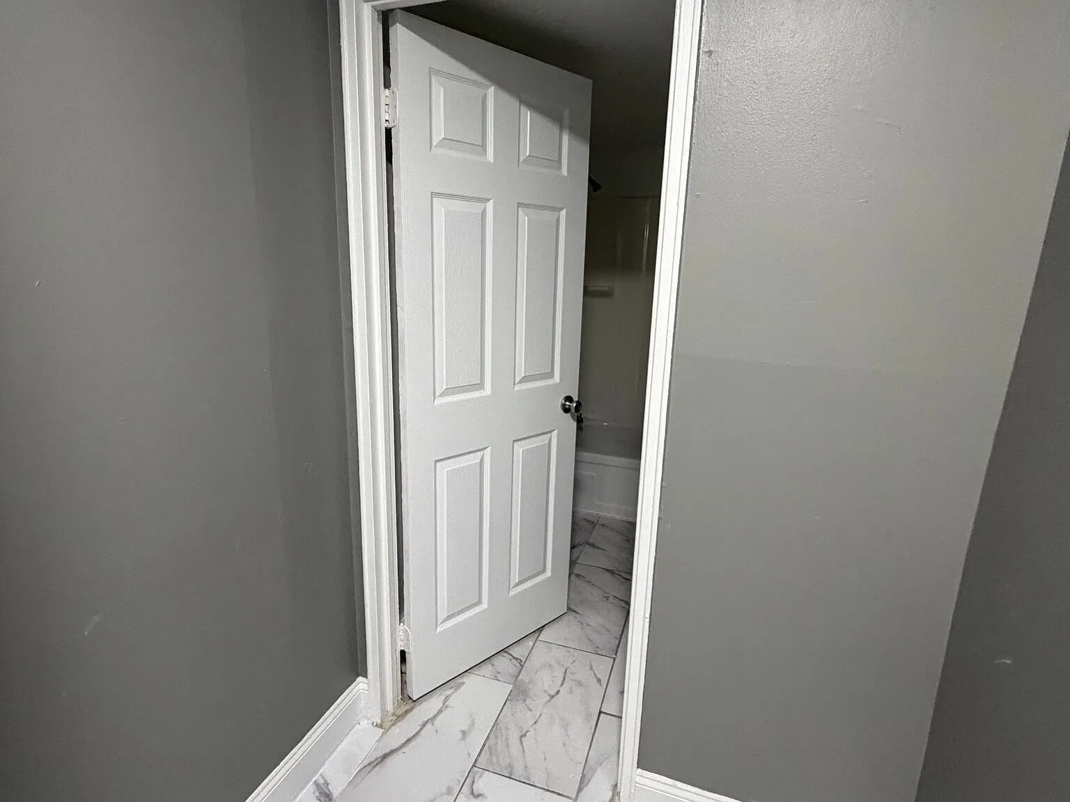 Hill Manor Apartments — Photo 2
