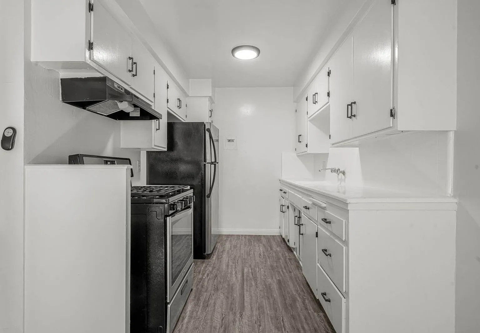 1 bed, 1.0 bath, 700 sqft, $1,695 — Photo 2
