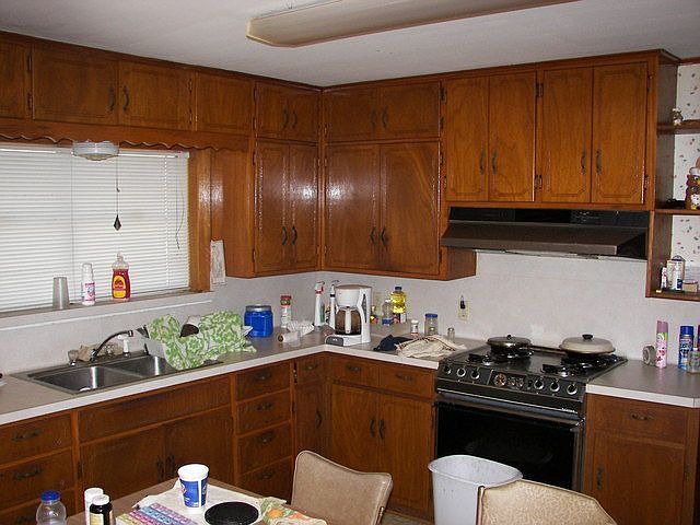 2nd image of 1511 Victory St