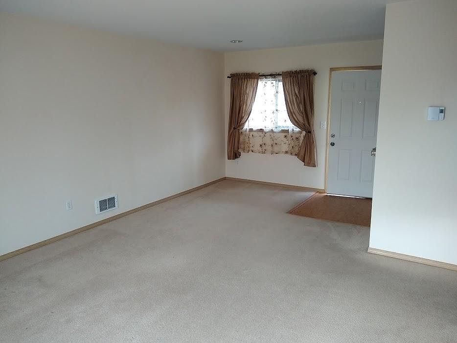 Entrance, dining area