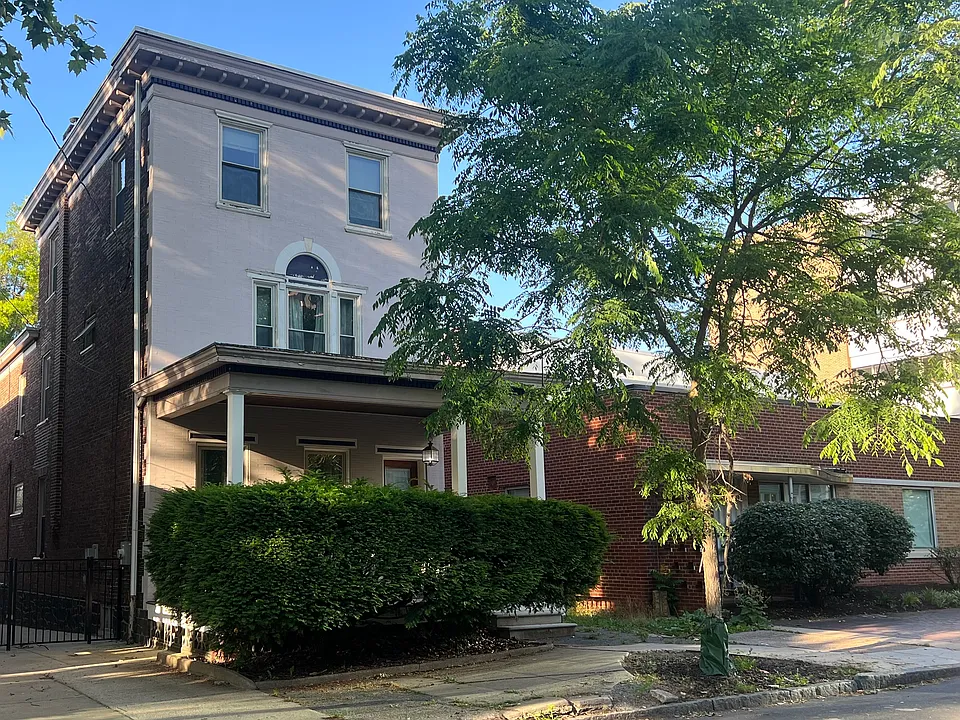 207 W 14th St