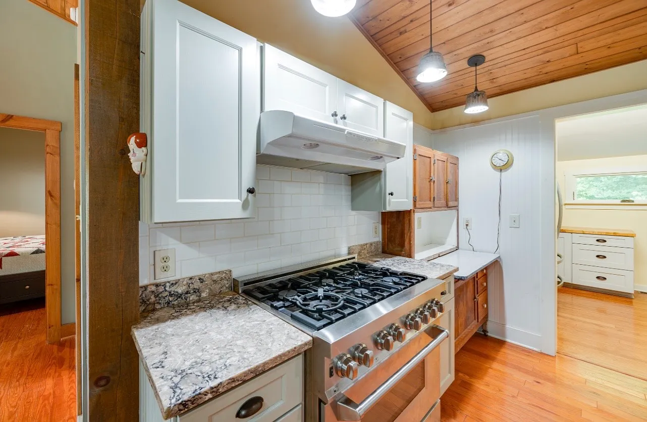 1 bed, 1.5 bath, 1000 sqft, $1,260 — Photo 3