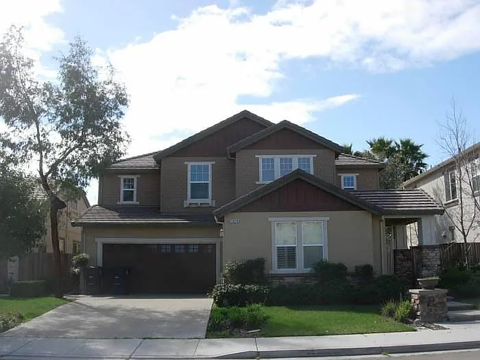 2828 Jackson Ave photo 1