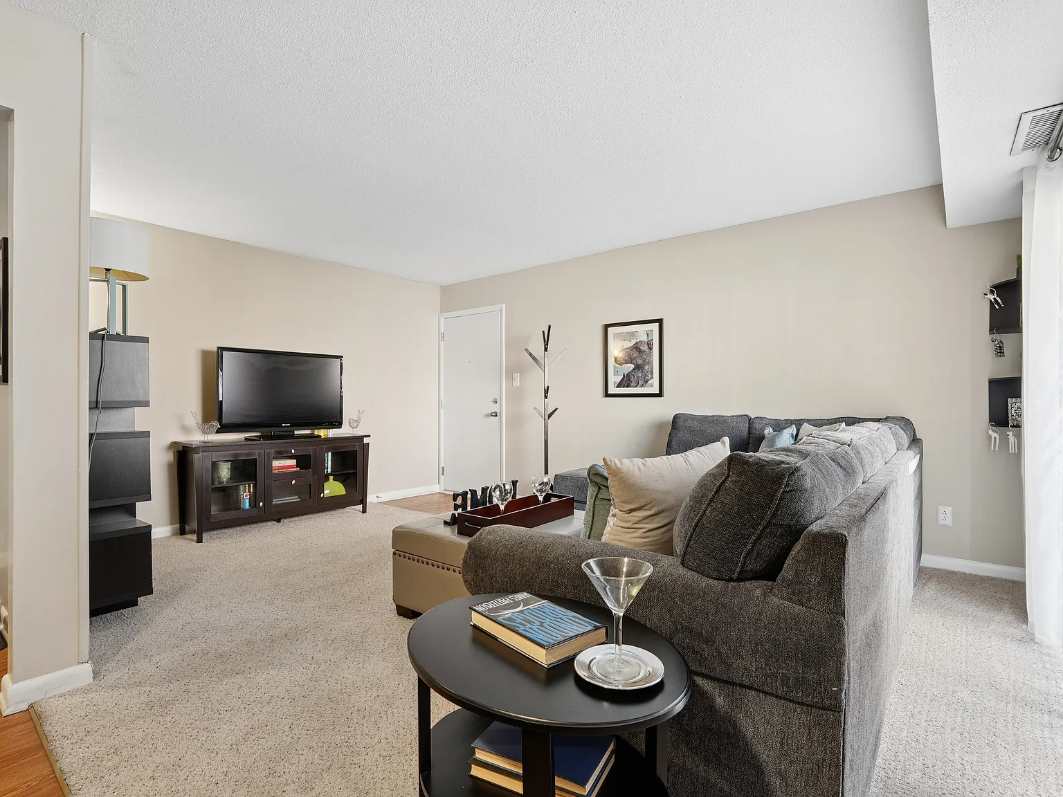 The Palms Apartments — Photo 2