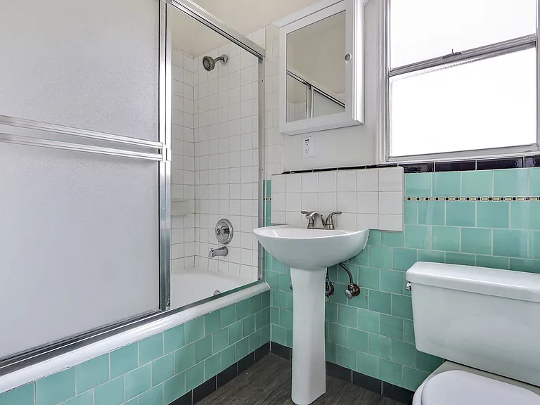 232 S Reeves Dr — Photo 32