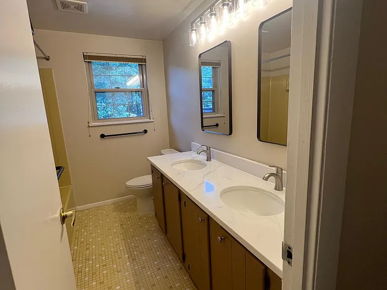 5 Madison Mills Ct — Photo 8