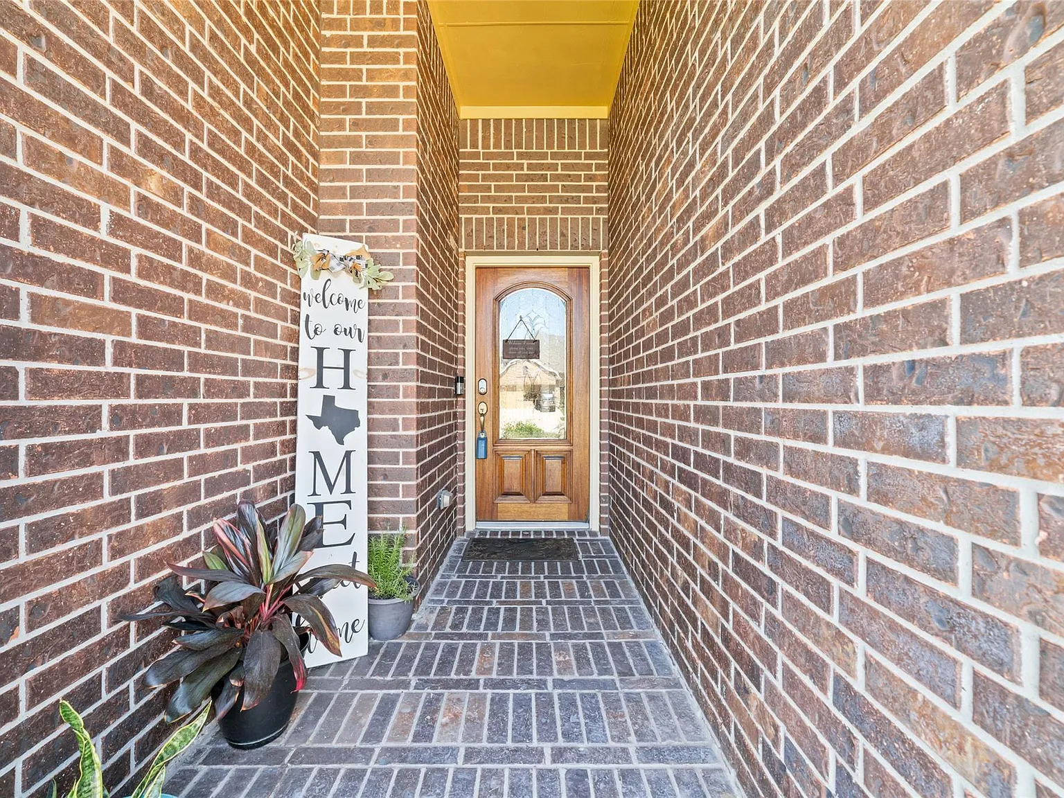4 bed, 2606 sqft, $2,250 — Photo 2