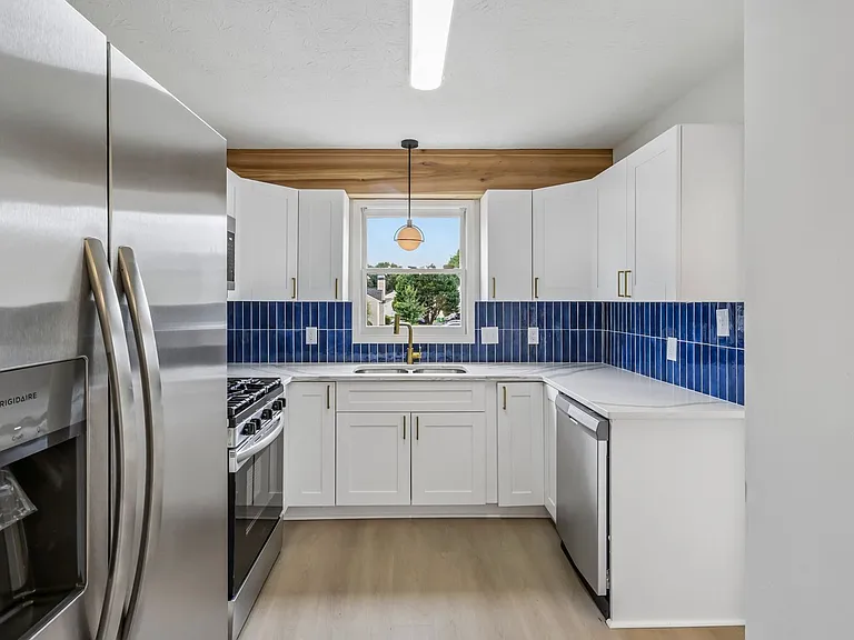 2280 Wellington Cir — Photo 4