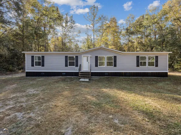 841 W 3rd St, Woodbine, GA 31569