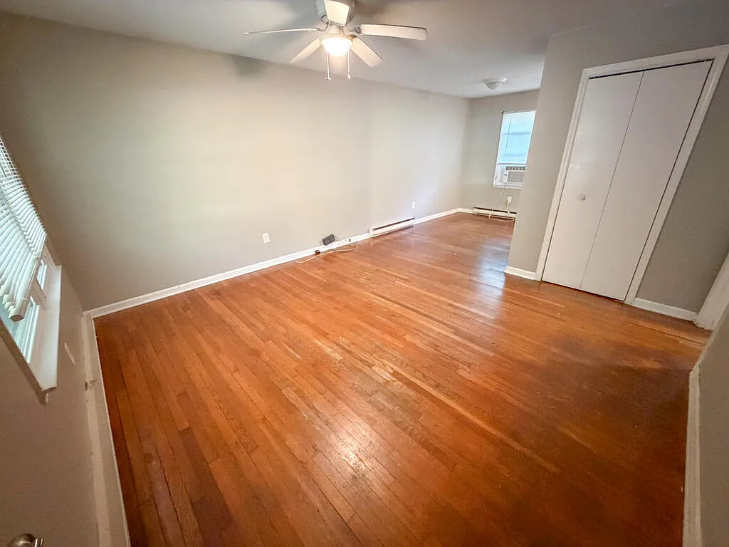 3 bed, 1.0 bath, $1,000 — Photo 2