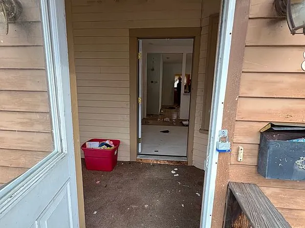 89 Lowell Ave, Providence, RI 02909