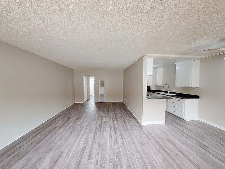 708 Venice Way — Photo 5