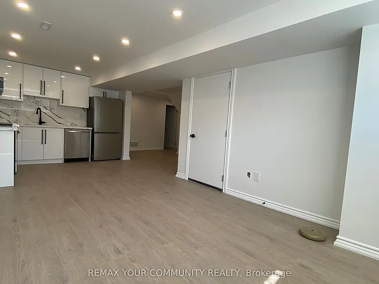 134 Kemano Rd #BASEMENT — Photo 3