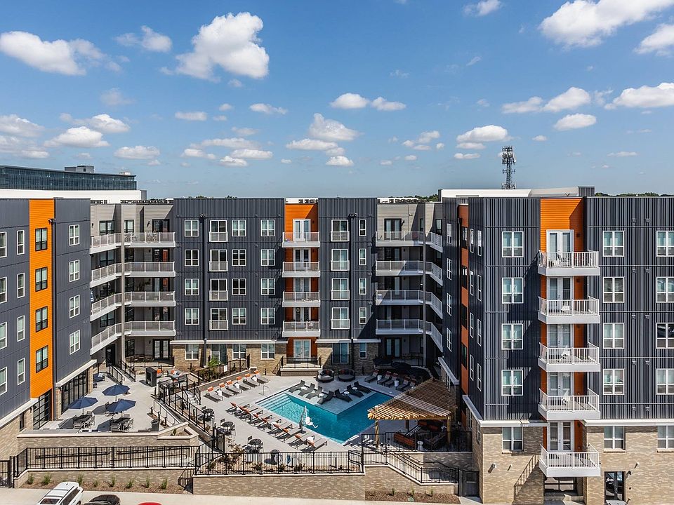 Arrello Pool Deck