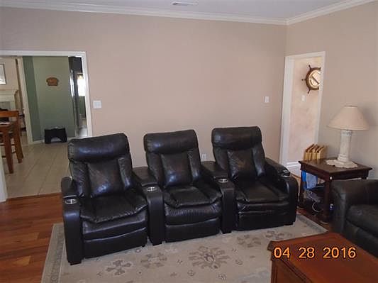 3rd image of 8760 Stablemill Ln