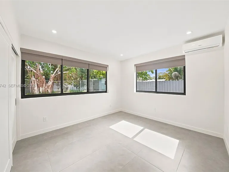1861 NW 27th St #3 — Photo 10