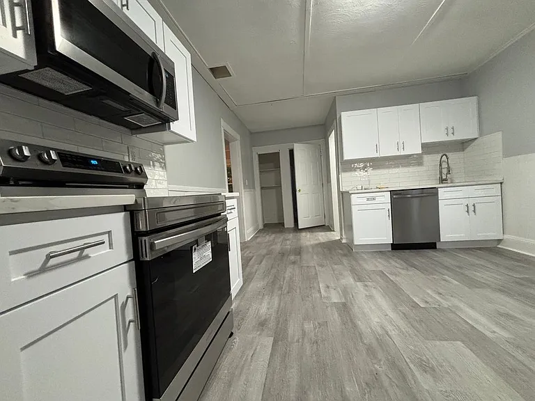 1158 Howard Ave #1 — Photo 1