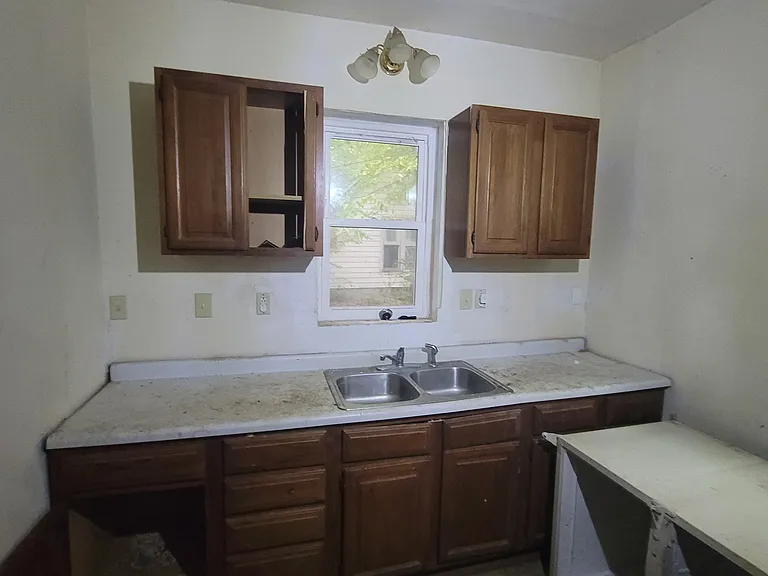 1908 N Union St — Photo 11