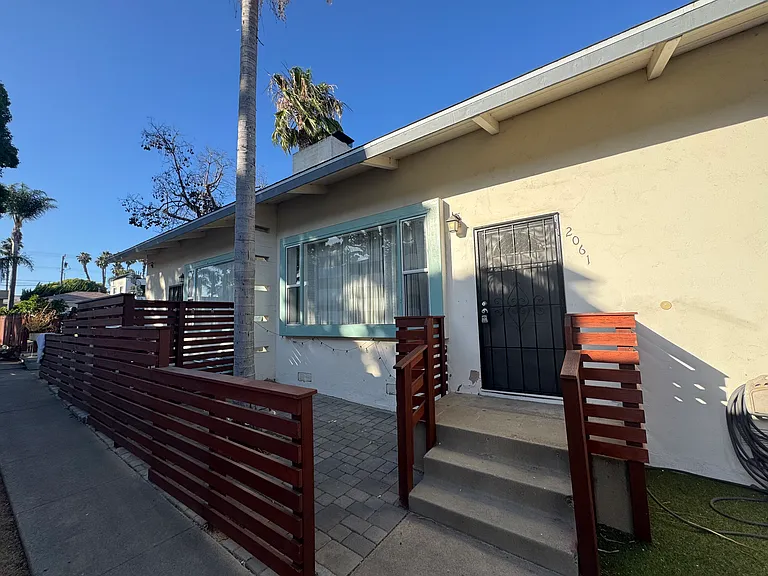 2061 Thomas Ave — Photo 2