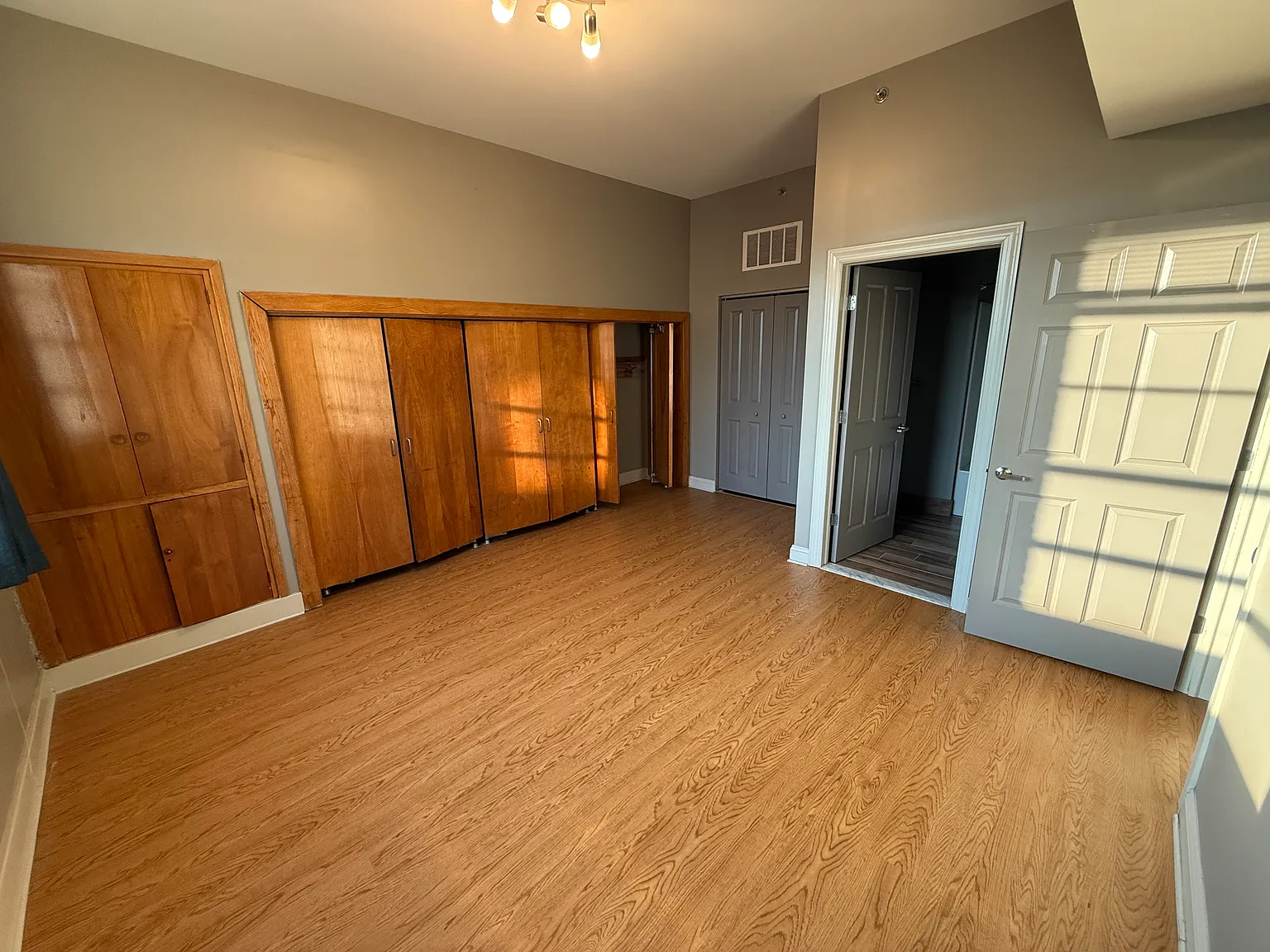 2 bed, 1400 sqft, $1,500 — Photo 3