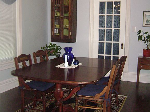 Dining room.